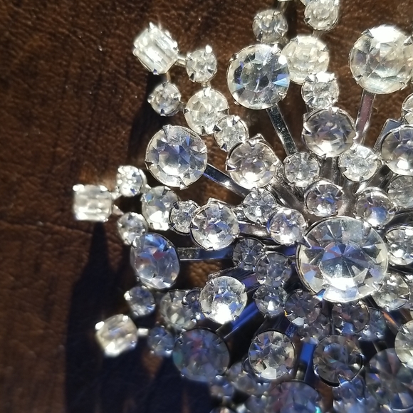 Vintage Large Domed Starburst Rhinestone Brooch with Rivet Back - Picture 6 of 8
